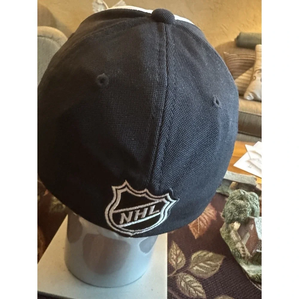 Reebok Center Ice Boston Bruins Hat S/M White Black Gold Flexfit Bear‎ Patch NHL